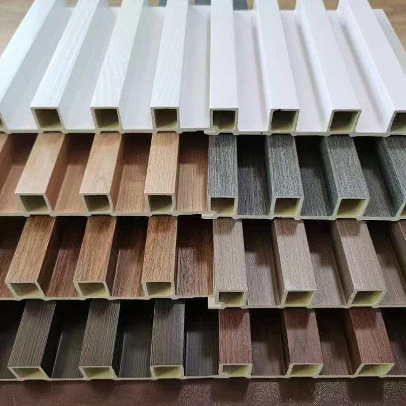 Comment le panneau cannelé du mur WPC à grains en bois apporte-t-il un sentiment de luxe différent?